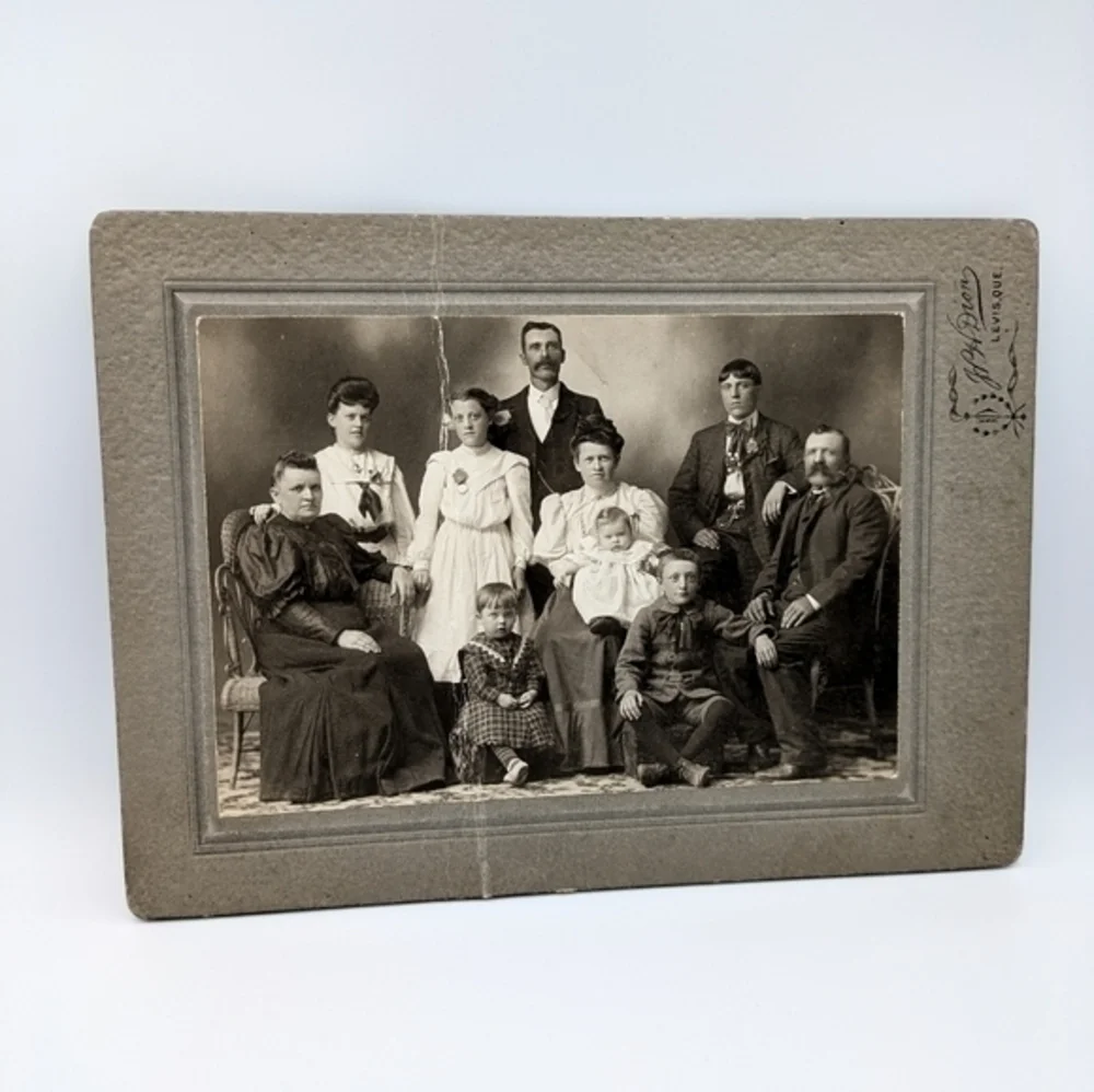 Antique Victorian era family cabinet card photo Levis, Quebec - Picture 5 of 6